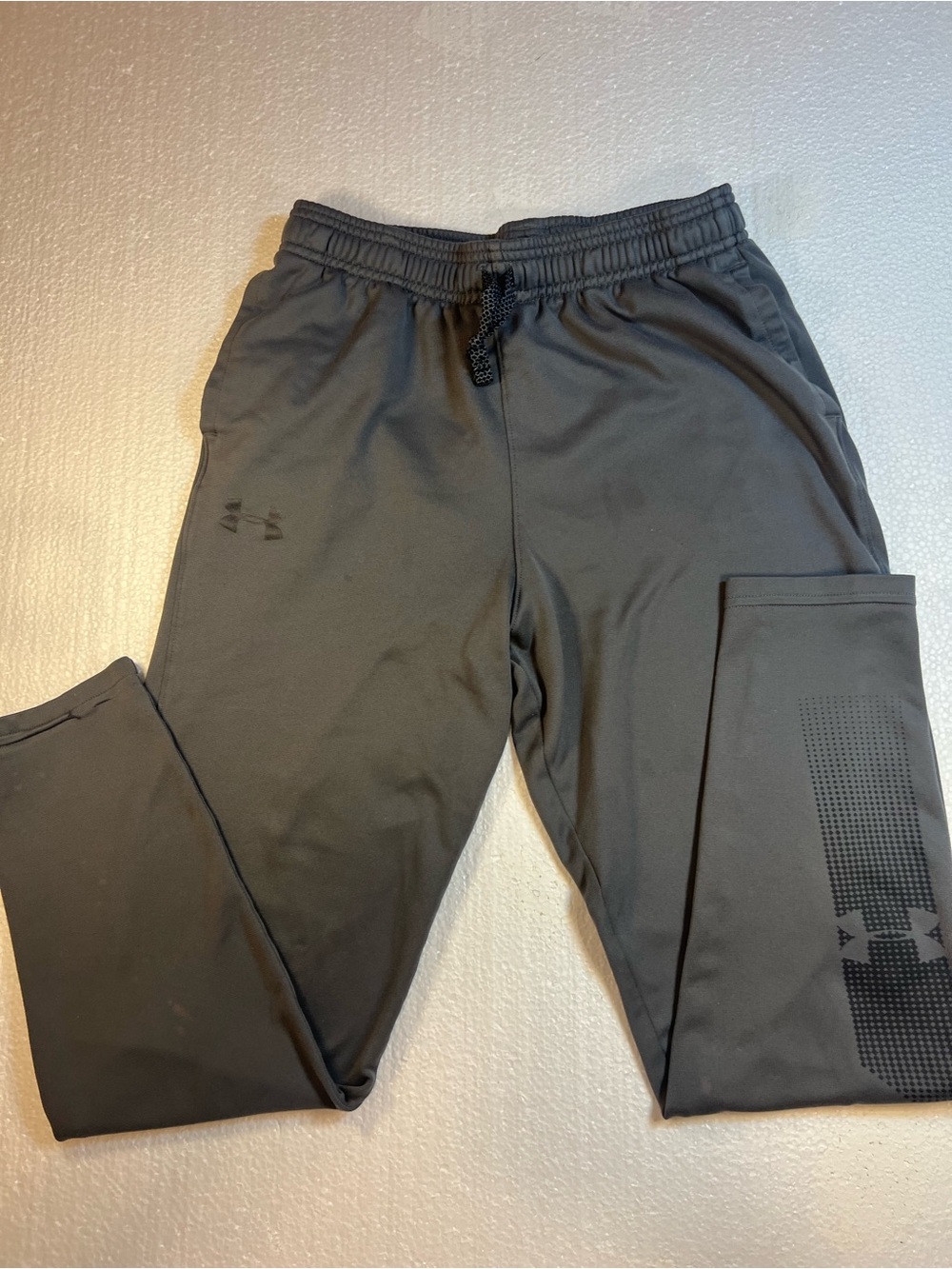 Men's Under Armor Athletic Pants Size Small Grey elastic & drawstring waist